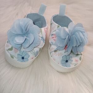 Baby girl shoes (NWOT)